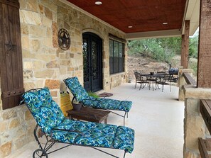 Outdoor dining - La Hacienda Rio on Medina River - Tranquility Life (Pipe Creek)