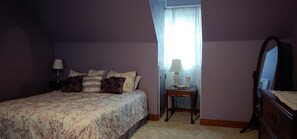 4 bedrooms, desk, iron/ironing board, free WiFi