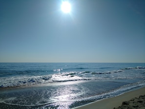 Beach nearby, sun loungers, beach towels