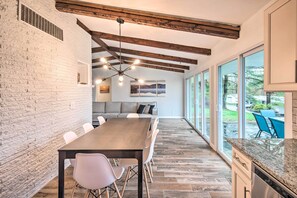Interior - 2 Mi to Lake Winnipesaukee! Group Hideaway (Laconia)