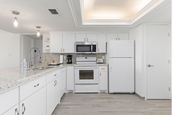 Refrigerador, microondas, horno y parrilla de estufa