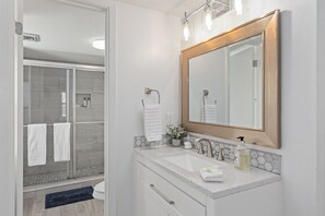 Shower, towels, soap, toilet paper - SPI Beach House Gateaway unit 1-501 (South Padre Island)