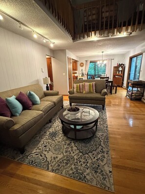 Smart TV, caminetto, videogiochi, lettore DVD