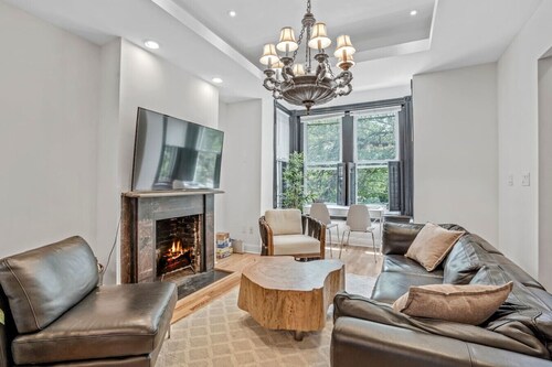 Capitol View 3BR Rowhouse | Convention Center Shaw