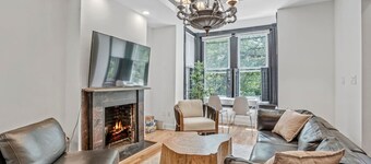 Capitol View 3BR Rowhouse | Convention Center Shaw