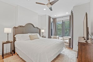 3 bedrooms, desk, iron/ironing board, travel crib