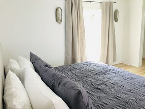 3 bedrooms, desk, free WiFi, bed sheets