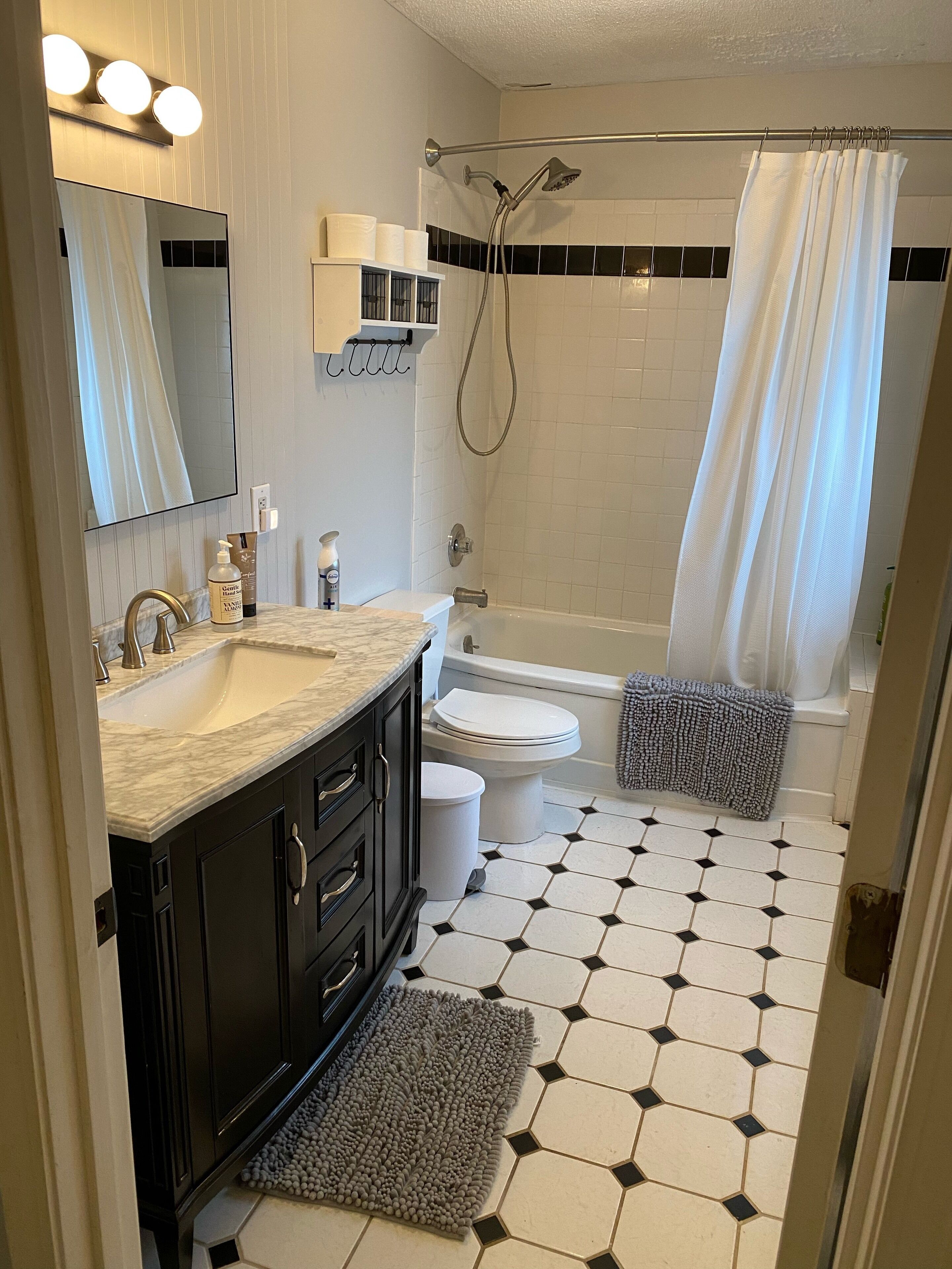 Combined shower/bathtub, hair dryer, towels, soap