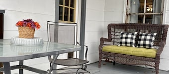 Country Townhouse near Osage River: Go boating, UTV gravel roading, fishing!