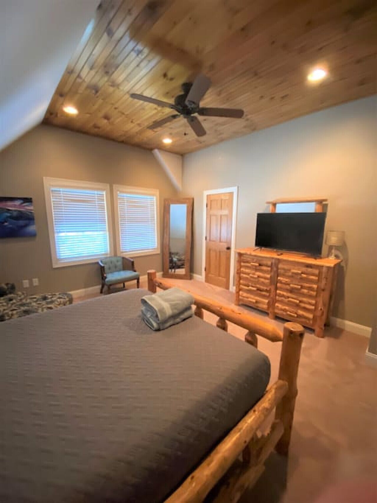 3 bedrooms, desk, iron/ironing board, WiFi