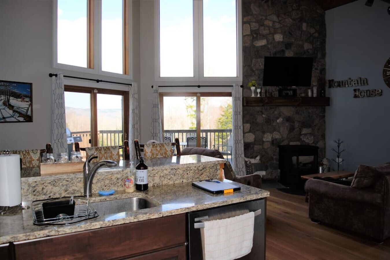 Télévision, cheminée