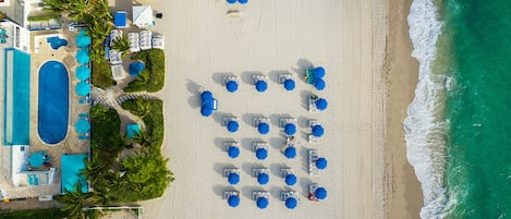 På stranden