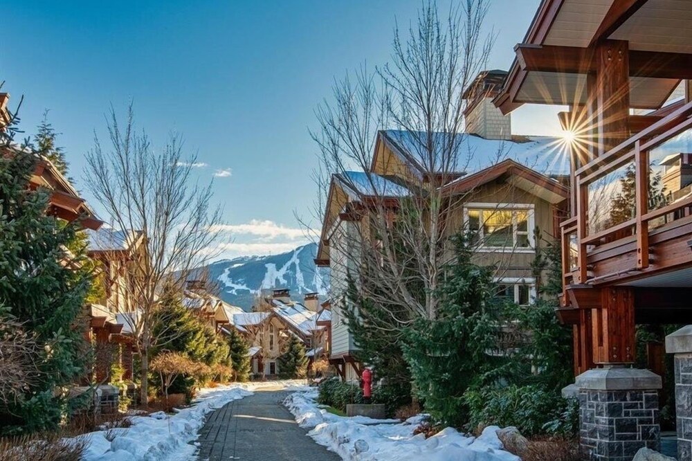 Fitzsimmons Walk 39 - Luxury 4BR Private Hot Tub, Steam Shower,