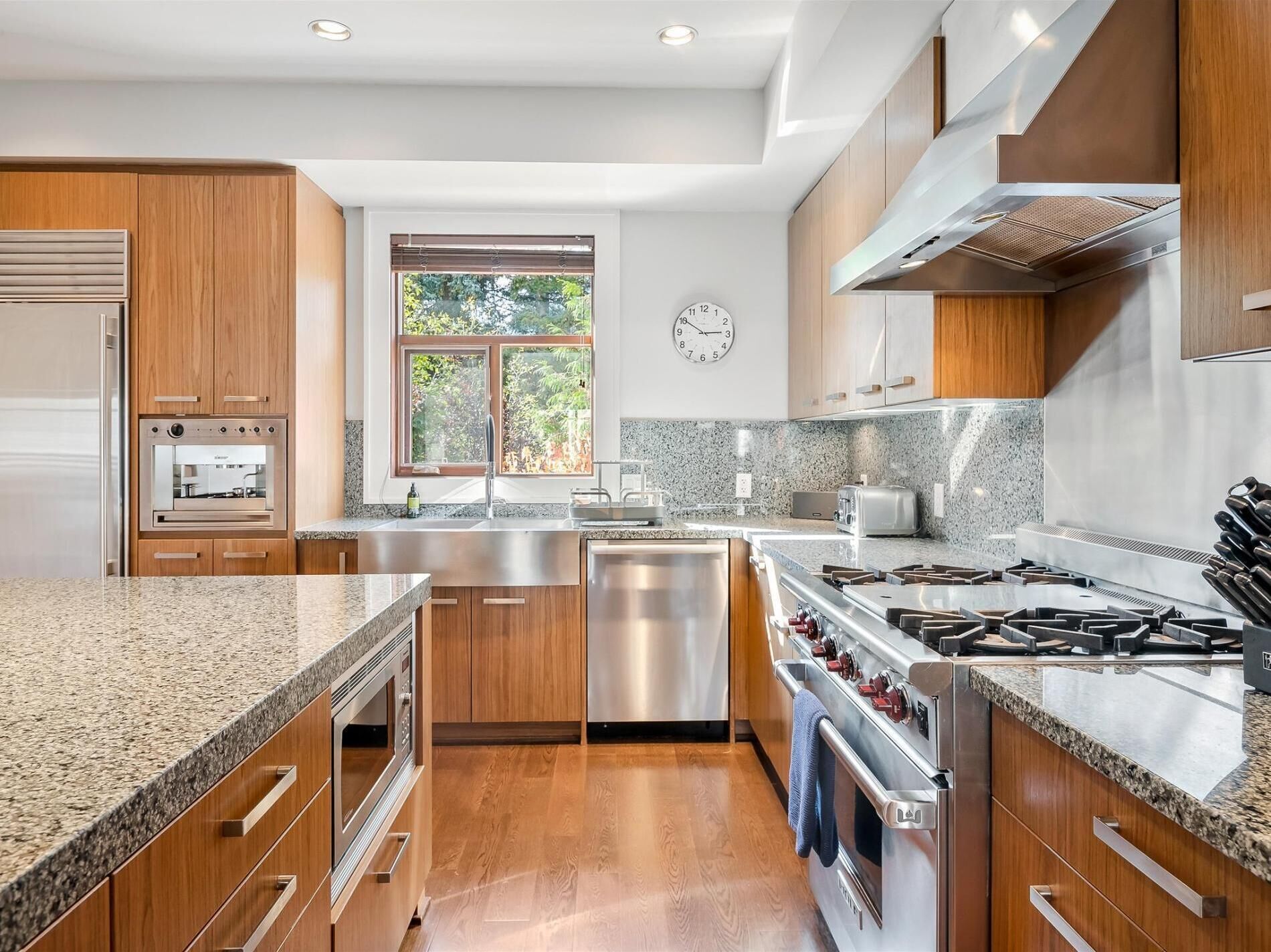 Fitzsimmons Walk 39 - Luxury 4BR Private Hot Tub, Steam Shower,