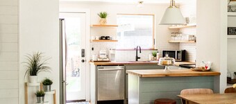 The Cozy Cabernet - short walk to Main St!