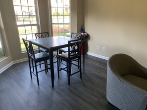Dining - Affordable Luxury Apartment (11 min drive from Airport) (Union City)