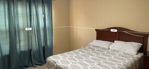 Room - Affordable Luxury Apartment (11 min drive from Airport) (Union City)