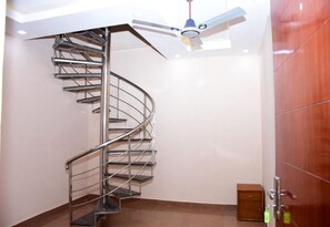 奢華客房 | 書桌、摺床/加床 (收費)、床單