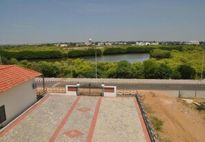 Free self-parking - Karaikal Ashok Beach Resort (Karaikal)