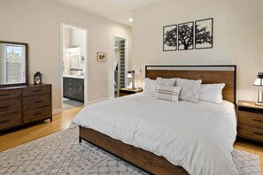 3 habitaciones, escritorio, tabla de planchar con plancha y wifi gratis 