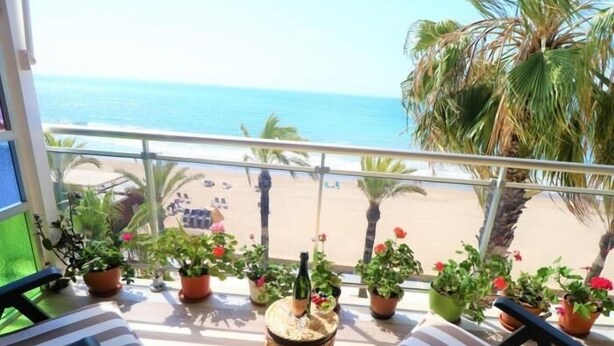 Unclassified image, 1 of 39, button - inmoBooking New Morsa Apartment, in front of the sea (Salou)