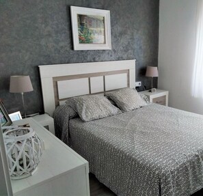 3 bedrooms, iron/ironing board, bed sheets