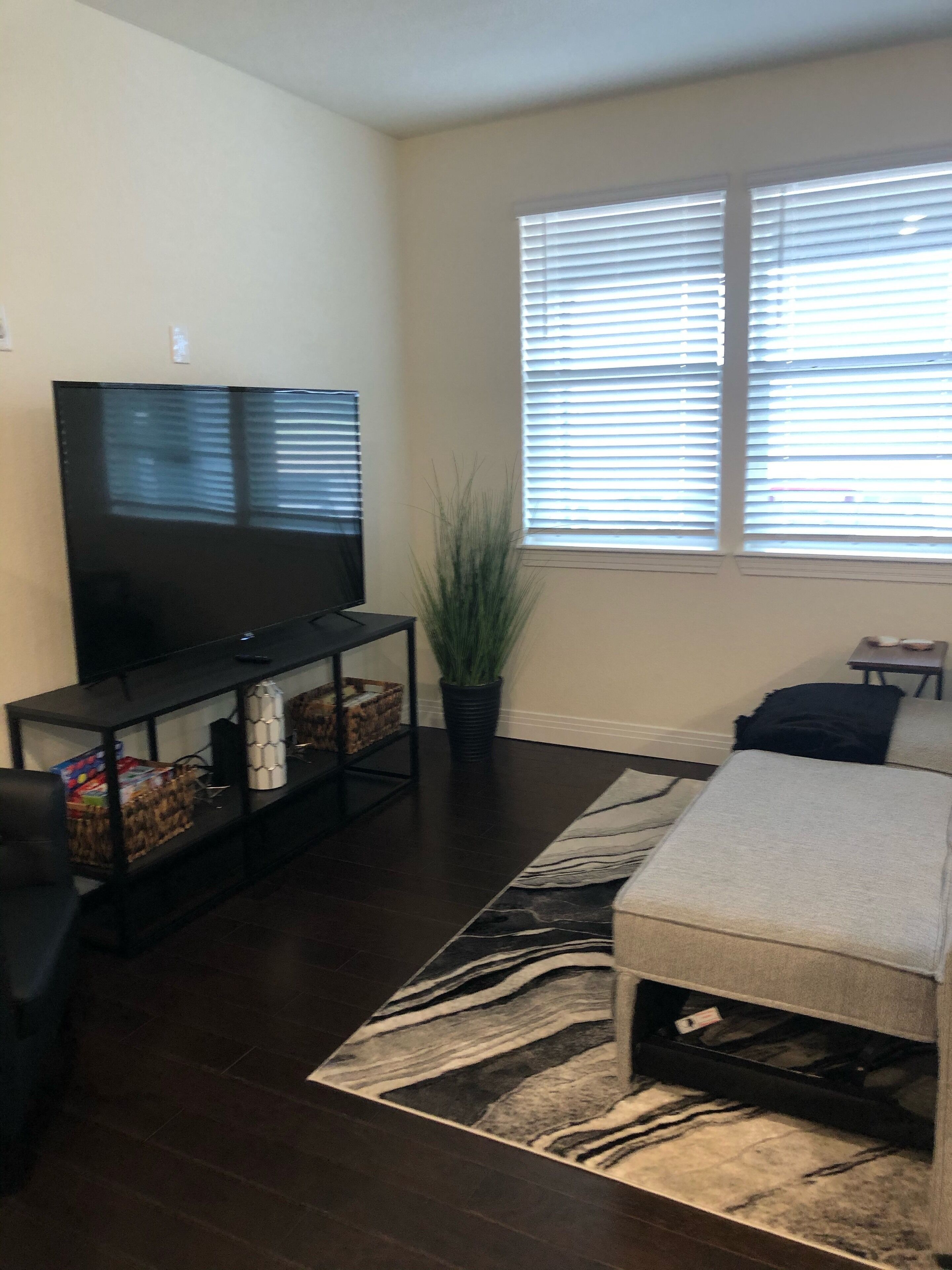 Townhouse, close I25, Air Force Academy, walk to restaurants, movies, bowling