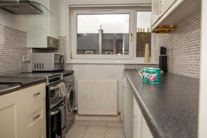 Kühlschrank, Mikrowelle, Ofen