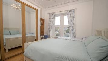 2 chambres, fer et planche Ă repasser, Wi-Fi, draps fournis