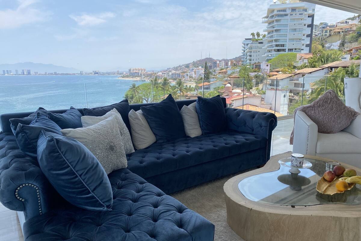 Luxury Condo | Living area