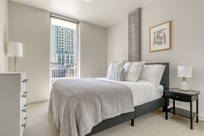 2 quartos, ferros/tábuas de passar roupa, Wi-Fi, roupa de cama