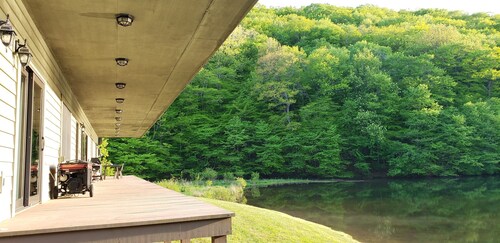 Secluded Mountain Lakehouse, Pets Welcome