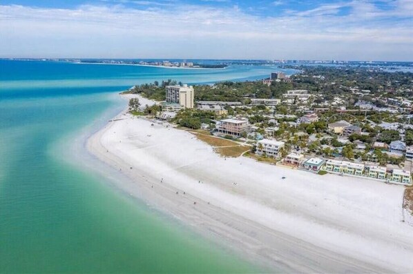 Beach - Siesta Sunrise-Just steps to the beach and village (Siesta Key)