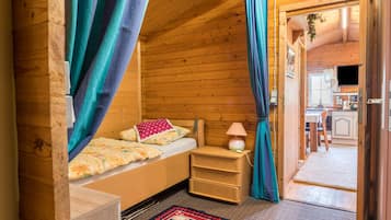 3 bedrooms, iron/ironing board, bed sheets