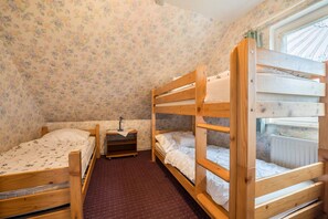 4 Schlafzimmer, Bügeleisen/Bügelbrett, kostenloses WLAN, Bettwäsche