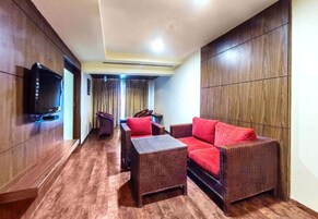 Habitación Elite | Zona de estar | Una televisión