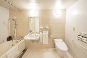 Camera con 2 letti singoli, non fumatori (Universal) | Bagno | Combinazione doccia/vasca, vasca da bagno a immersione totale