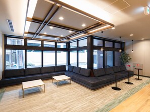 Coin salon dans le hall