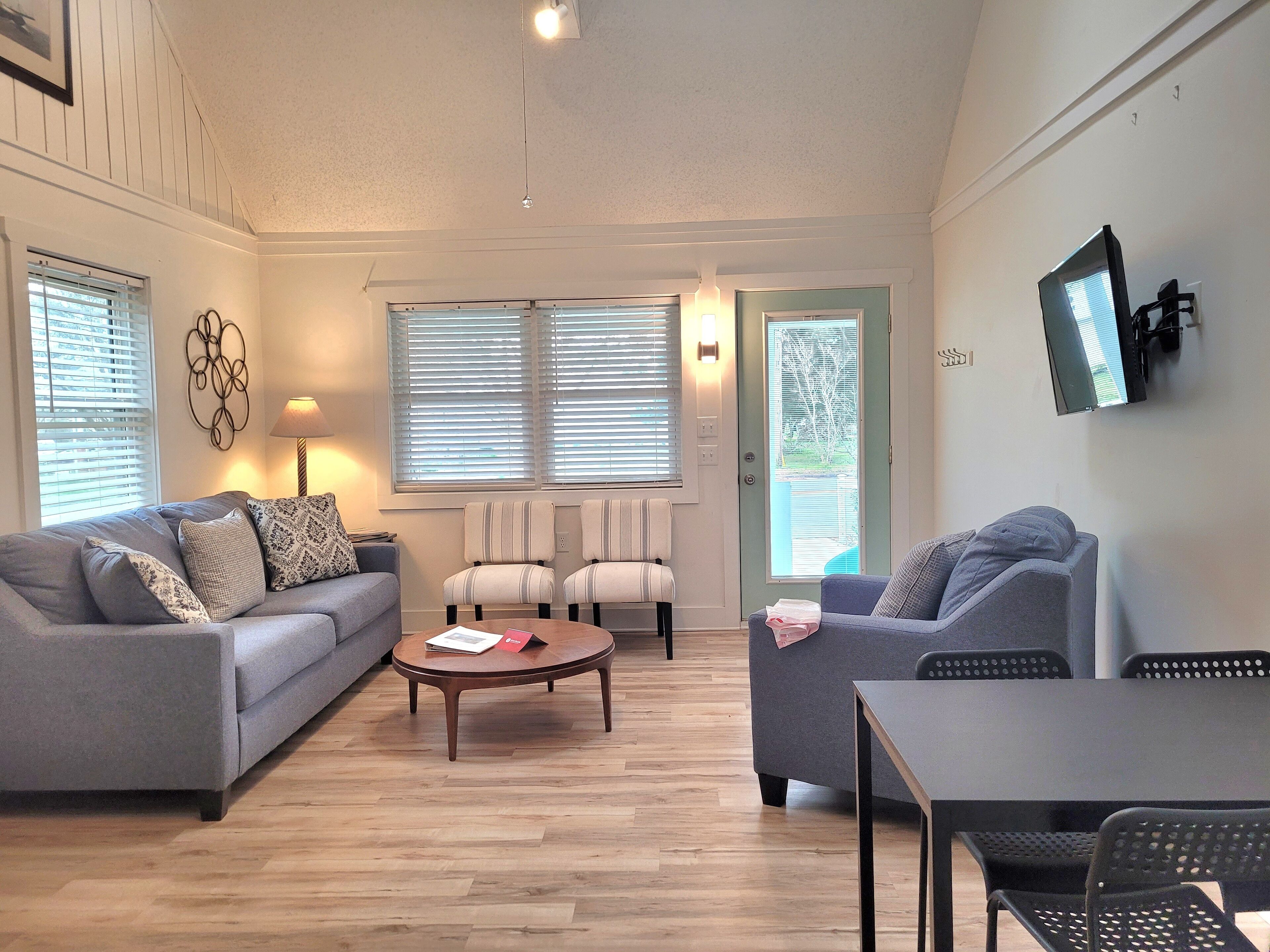 Tradewinds - Quaint Apartment in the Village