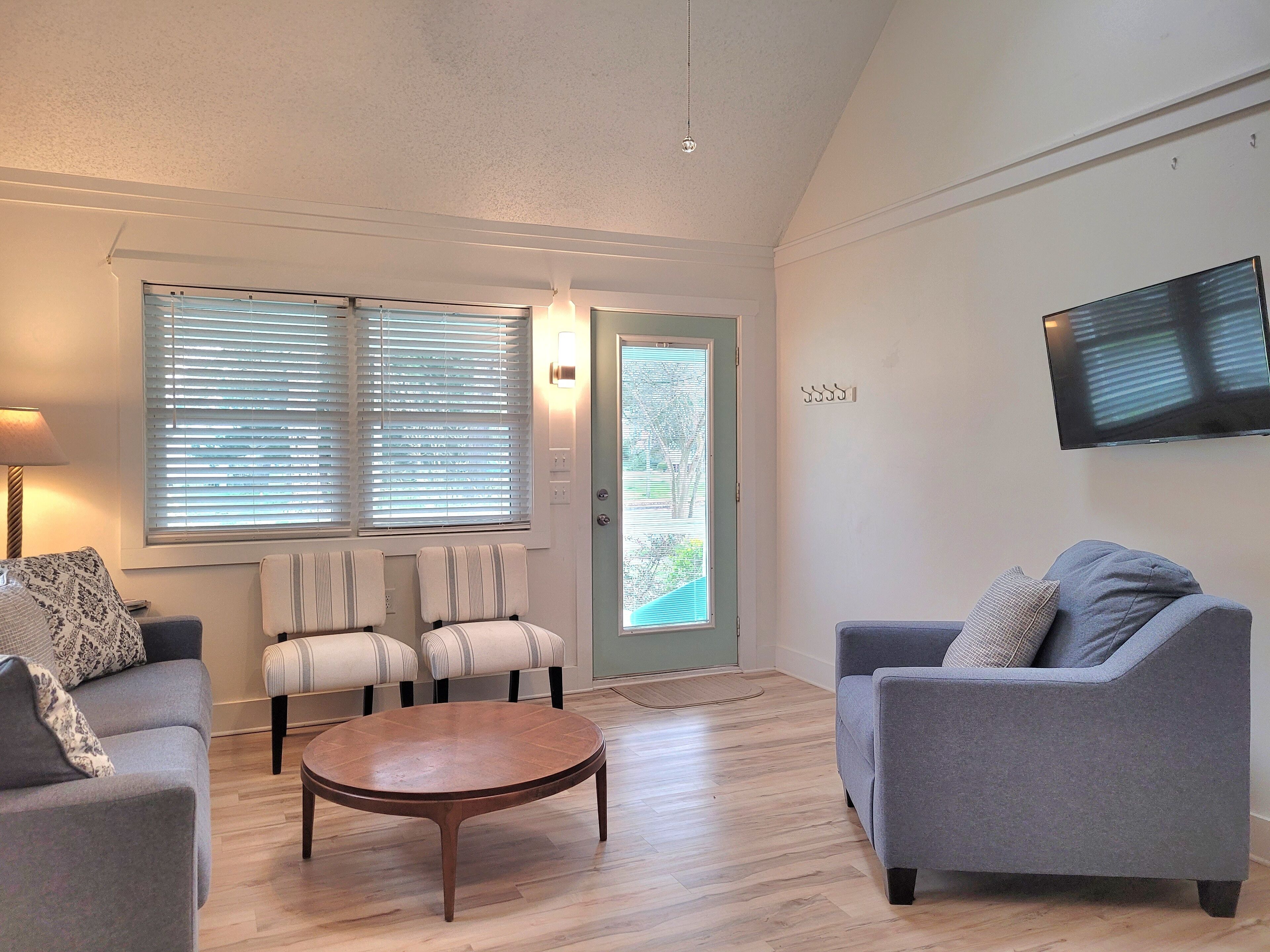 Tradewinds - Quaint Apartment in the Village