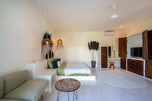 Basic Villa, Multiple Beds | Living room