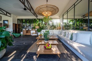 Basic Villa, Multiple Beds | Living room