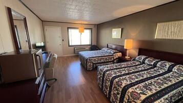 Escritorio y ropa de cama