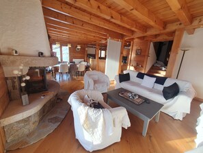 TV, fireplace, DVD player - Chalet Familial Face au Mont Blanc (Cordon)