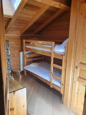 4 chambres, lit de bébé portatif, accès au Wi-Fi (inclus)