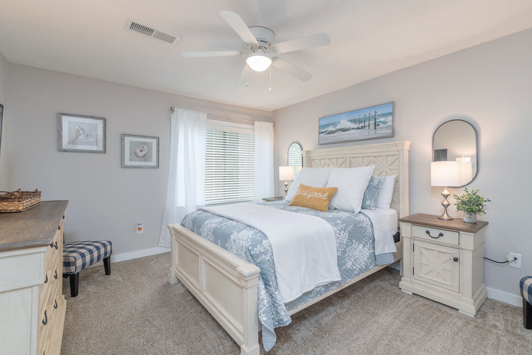 Forest Gardens CLEAN 2 Bedroom Gorgeous Condo Walk to Beach, Stylish & Comfy!