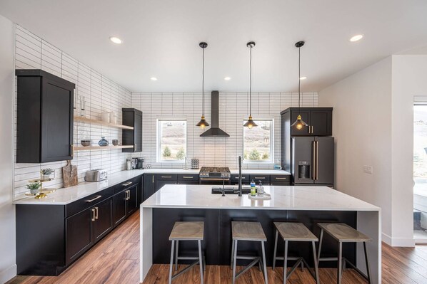 Fridge, microwave, oven, stovetop