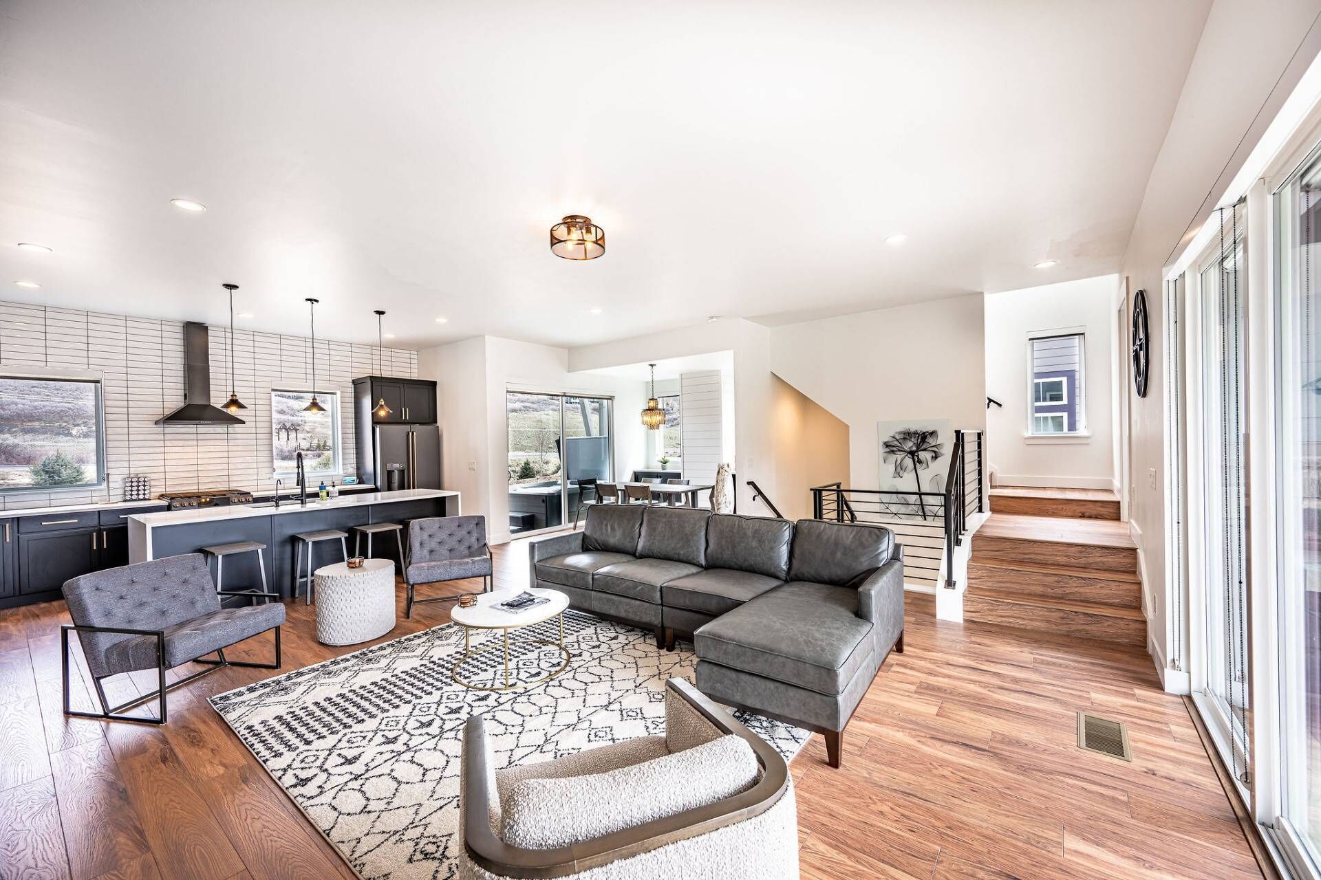 *FREE SKI RENTAL* Designer Ski Home – Private Hot Tub, 5 Minutes to Skiing, TVs in Each Bedroom