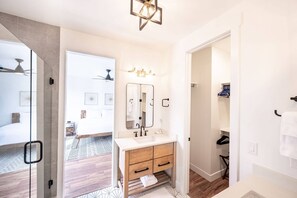 3 bedrooms, memory foam beds, iron/ironing board, free WiFi