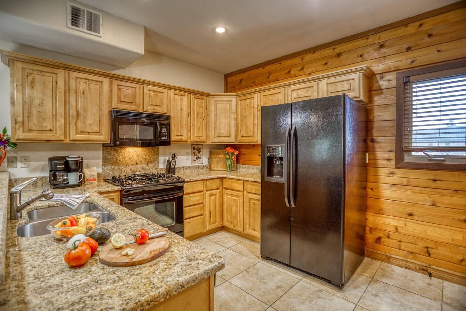 Coffee/tea maker, fridge, microwave, dishwasher